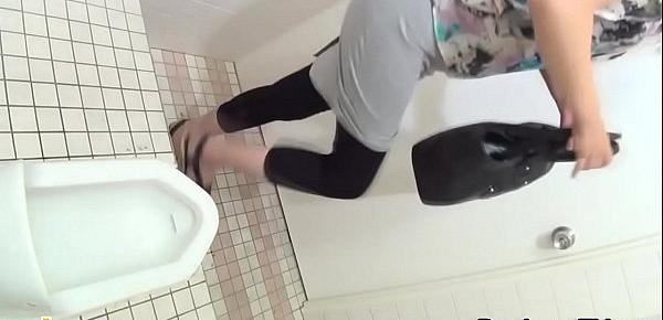  Asian sluts squirt pee pissing